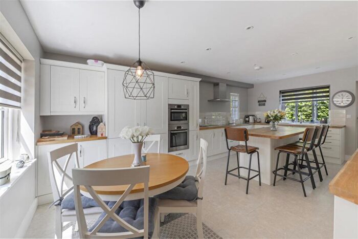 5 Bedroom Detached House For Sale In Heath Road, Coxheath, ME17