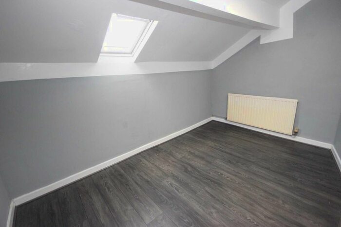 3 Bedroom Flat To Rent In Staley Road, Mossley, OL5