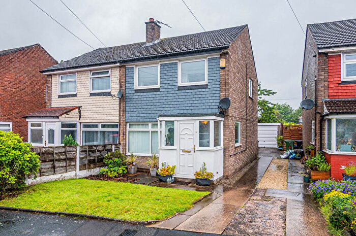 3 Bedroom Semi-Detached House For Sale In Benbecula Way, Davyhulme, Manchester, M41