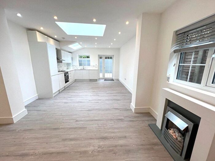 4 Bedroom Semi-detached House To Rent In Fredericks Place, London, N12