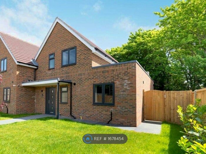 3 Bedroom Semi-Detached House To Rent In Glynn Road, Peacehaven, BN10