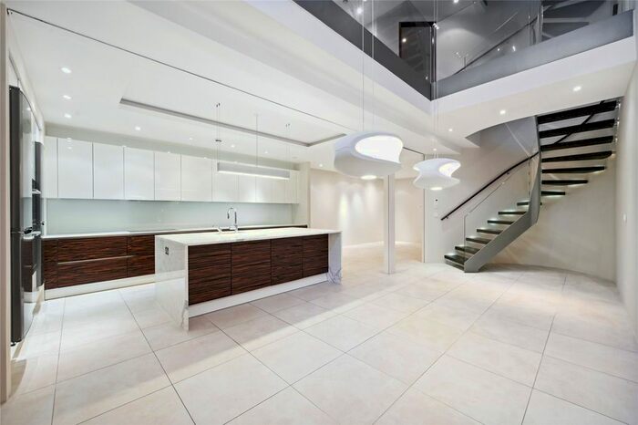 3 Bedroom Mews House To Rent In Groom Place, Belgravia, London, SW1X
