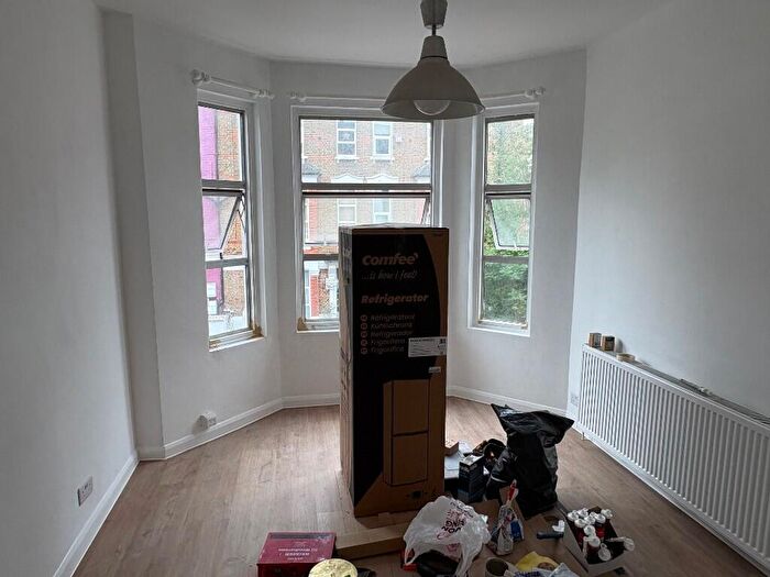 2 Bedroom Flat To Rent In Glengall Road, London, NW6