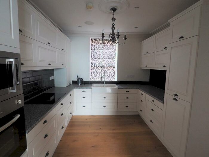 3 Bedroom Town House To Rent In George Street, Hull, HU1