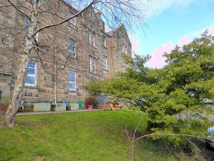 3 Bedroom Flat To Rent In Castle Court, Stirling, FK8