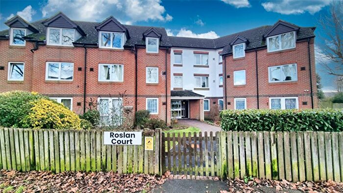 2 Bedroom Flat For Sale In Horley, Surrey, RH6