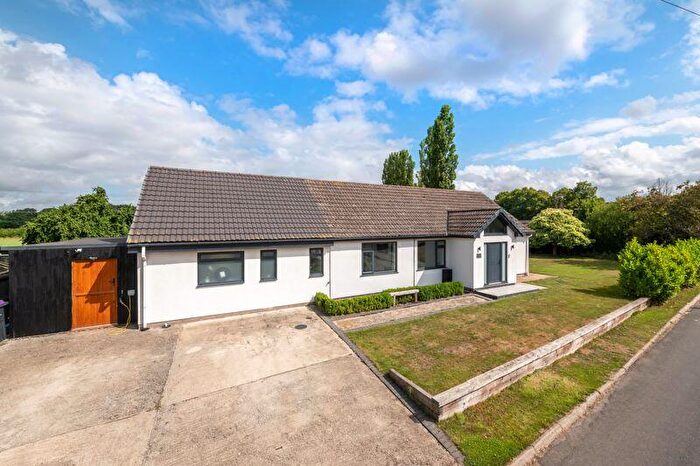 4 Bedroom Bungalow For Sale In Cliff View, Aisthorpe, Lincoln, LN1