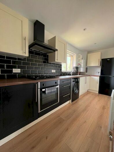 2 Bedroom Flat To Rent In Davey Close, London, N13
