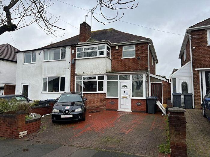 3 Bedroom Semi Detached House For Sale In Elmbridge Road, Great Barr, Birmingham, B44