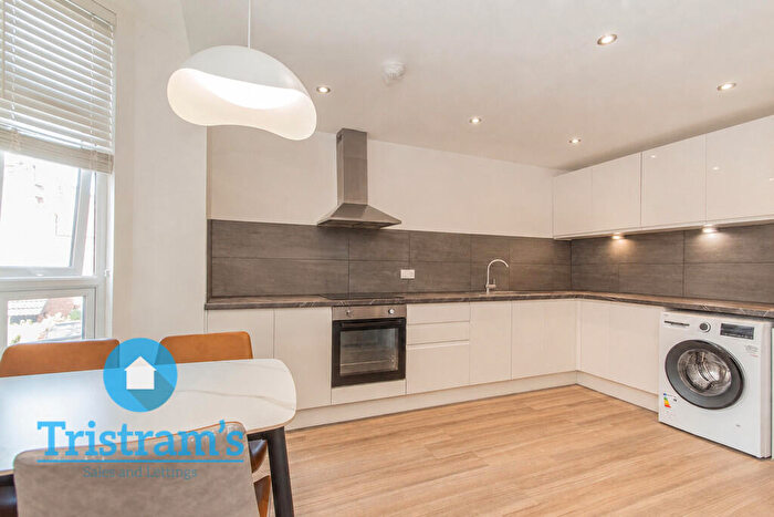 2 Bedroom Flat To Rent In Apartment, Queens Road, Beeston, NG9