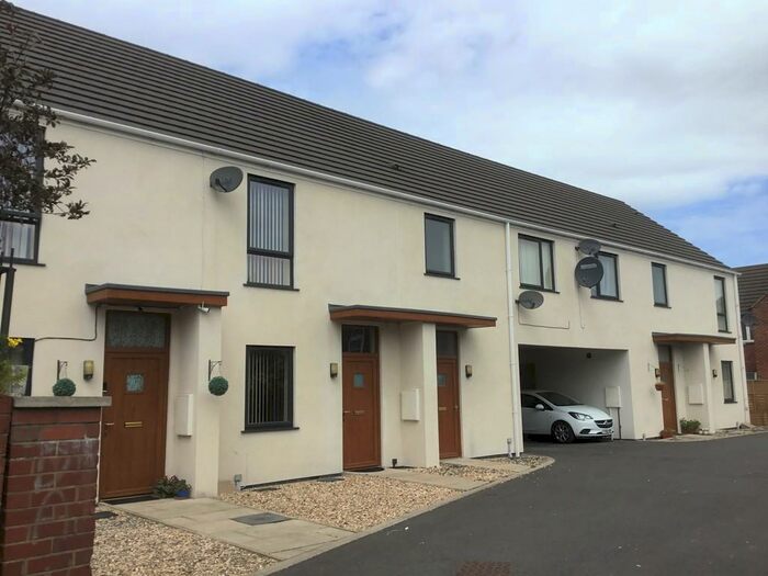 2 Bedroom Terraced House To Rent In Somersby Court, Somersby Street, DN31