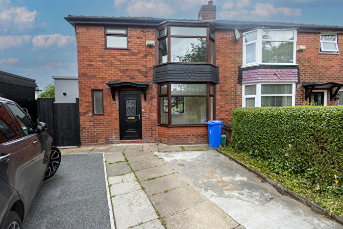3 Bedroom Semi-Detached House For Sale In Masefield Crescent, Droylsden, M43