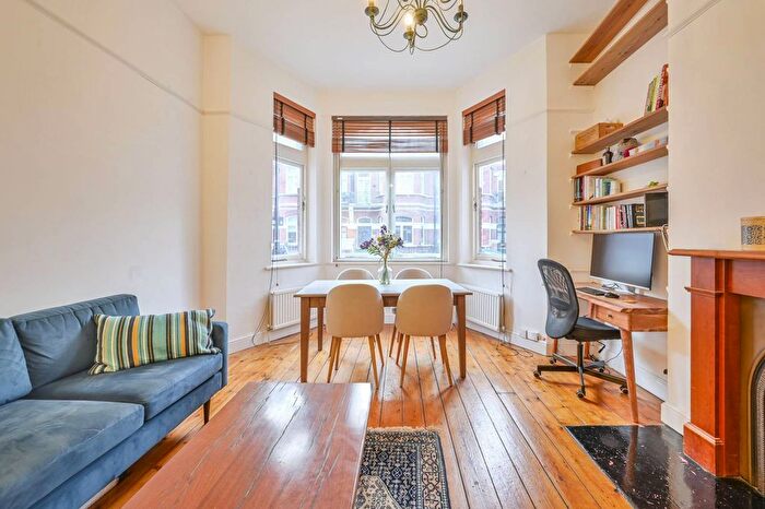 1 Bedroom Flat To Rent In Castletown Road, Barons Court, London, W14