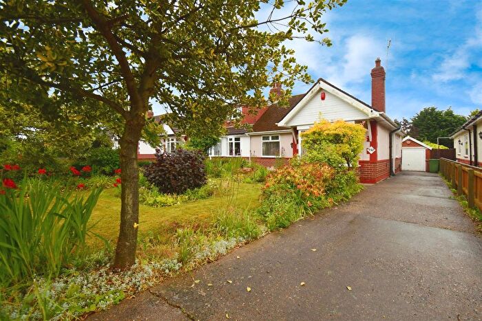 2 Bedroom Semi-Detached Bungalow For Sale In Main Road, Wyton, Hull, HU11