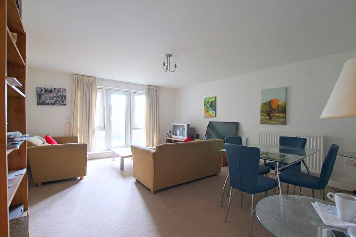 2 Bedroom Flat To Rent In Montague Road, Wimbledon, SW19