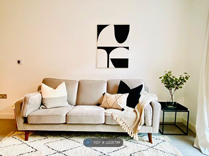 3 Bedroom Flat To Rent In Madison Way, London, E20