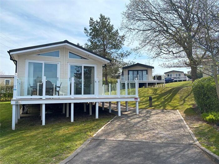 2 Bedroom Mobile Home For Sale In Napier Road, Poole, BH15