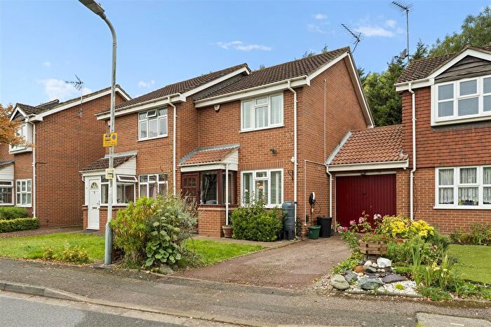 2 Bedroom Semi-detached House For Sale In Paddington Close, Hayes, UB4
