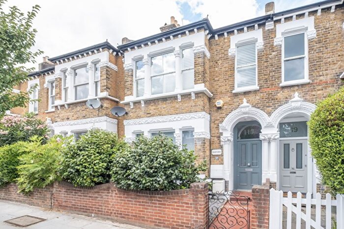 2 Bedroom Flat To Rent In Oakhill Road, London, SW15