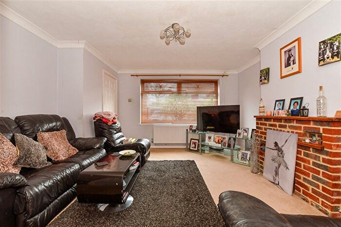 3 Bedroom Semi-Detached House For Sale In Willow Crescent, Five Oak Green, Tonbridge, Kent, TN12