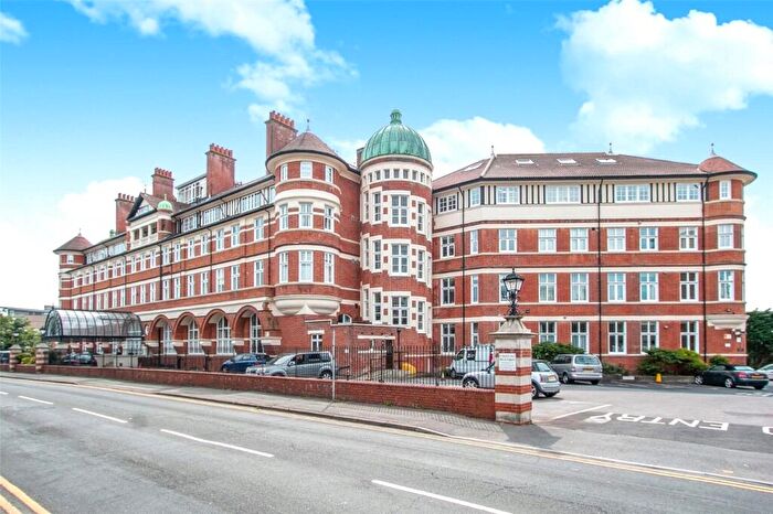 1 Bedroom Flat To Rent In Burlington Mansions, BH5