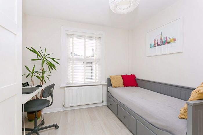 3 Bedroom Terraced House For Sale In Brighton Road, South Croydon, CR2