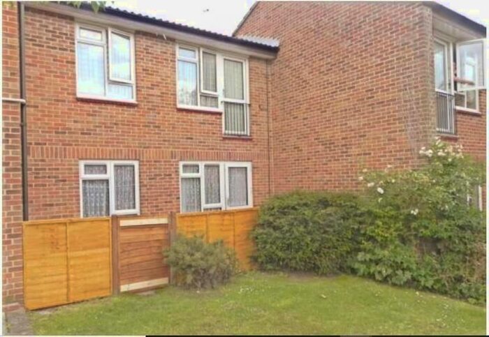 1 Bedroom Flat To Rent In Cussons Close, Cheshunt, Waltham Cross, EN7
