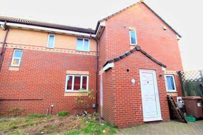 3 Bedroom Semi-Detached House To Rent In Acworth Crescent, Luton LU4