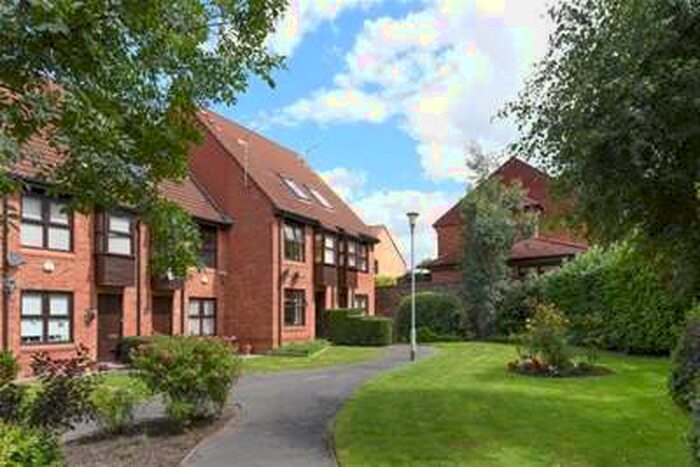 2 Bedroom Flat To Rent In Woodford Bridge, IG8