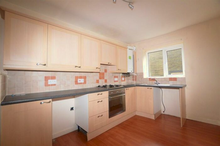 3 Bedroom Maisonette To Rent In High Street, Queensbury, Bradford, BD13