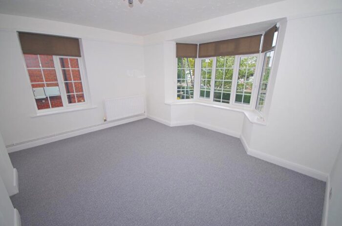 2 Bedroom Flat To Rent In Finchley Court, Ballards Lane, Finchley, N3