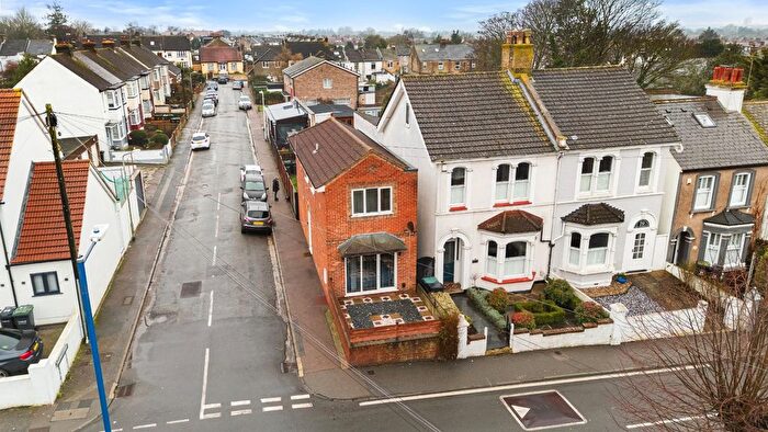 3 Bedroom Detached House For Sale In Whitehill Road, Gravesend, Kent, DA12