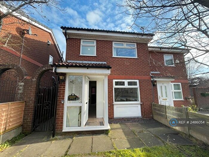 3 Bedroom Semi-Detached House To Rent In Gorton Lane, Manchester, M12