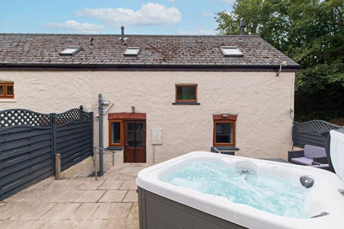 3 Bedroom End Of Terrace House For Sale In Dreenhill, Haverfordwest, SA62