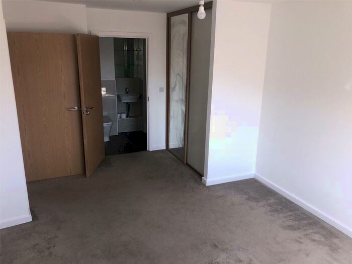 2 Bedroom Flat To Rent In Centenary Plaza, Southampton, SO19