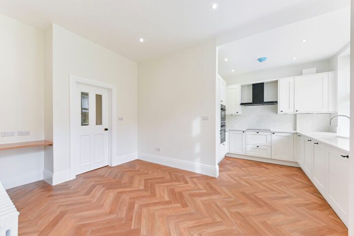 3 Bedroom Flat To Rent In Grantully Road, London, W9