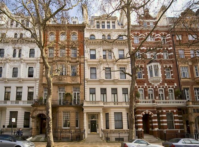 4 Bedroom Flat To Rent In Queen's Gate, London, SW7