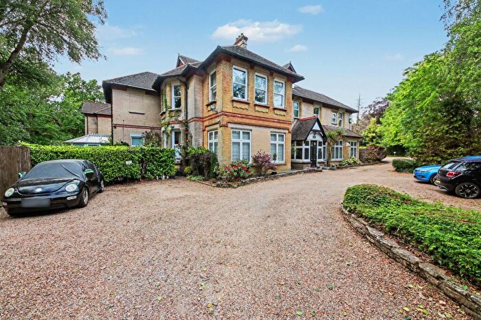 2 Bedroom Flat For Sale In Midanbury Lane, Bitterne Park, SO18