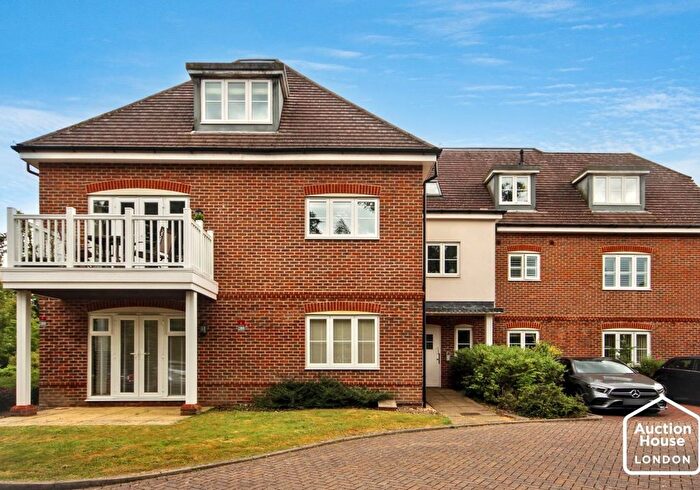 2 Bedroom Flat For Sale In Upper Meadow, Hedgerley Lane, Gerrards Cross, Buckinghamshire, SL9