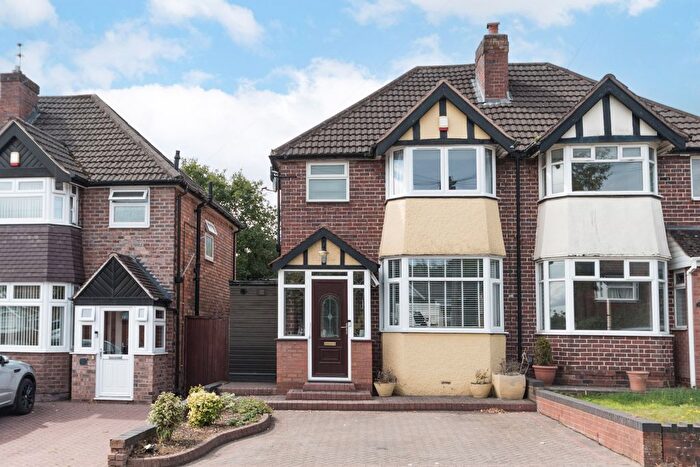 3 Bedroom Semi-Detached House For Sale In Farren Road, Birmingham, West Midlands, B31