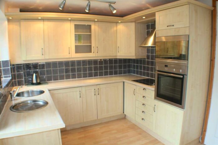 2 Bedroom Semi-Detached House To Rent In Woodland AvenueHighbury ValeNottingham, NG6