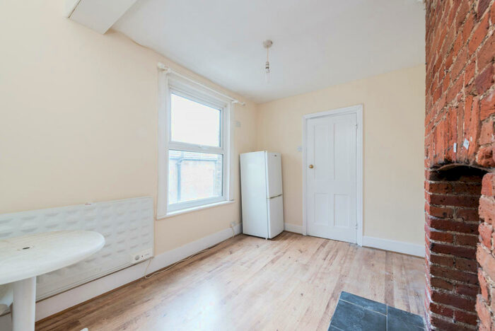 2 Bedroom Flat To Rent In Benares Road, Plumstead, London, SE18