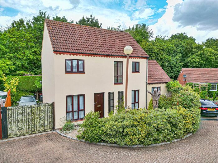 3 Bedroom Detached House For Sale In Adams Court, Woughton On The Green, MK6