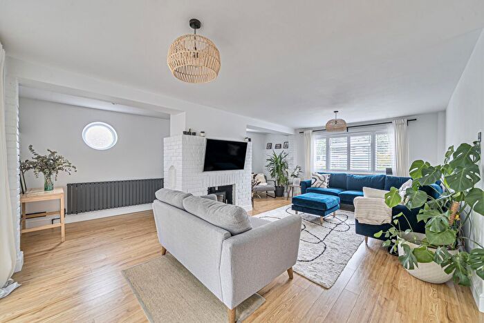 4 Bedroom Detached House For Sale In Netherby Park, Weybridge, KT13