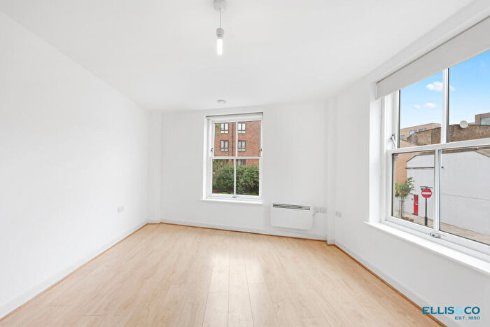 2 Bedroom Apartment To Rent In Northwold Road, London, E5