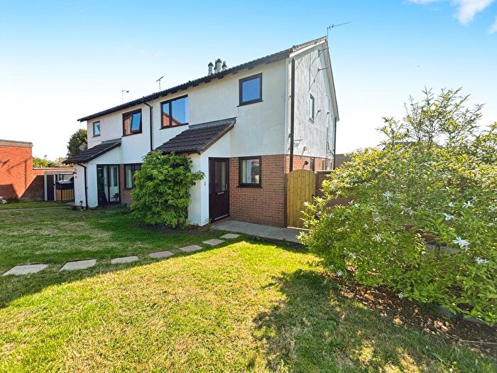 1 Bedroom Semi-Detached House For Sale In Darwen Drive, Chester, CH4