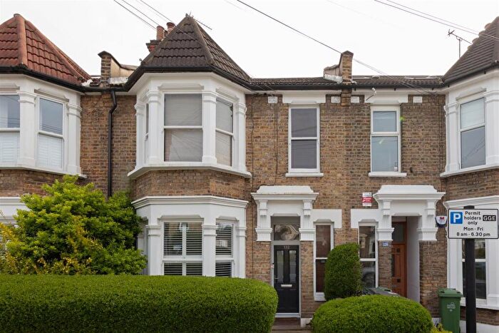 2 Bedroom Apartment For Sale In Newport Road, Leyton, E10