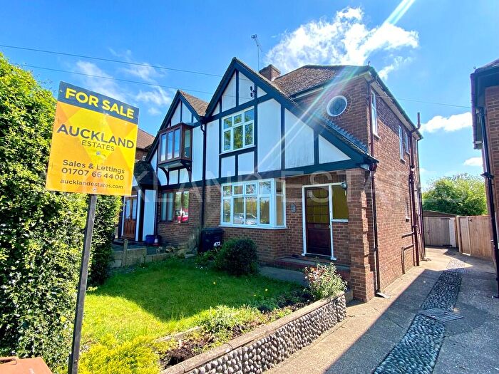 3 Bedroom Semi-Detached House For Sale In Mutton Lane, Potters Bar, EN6