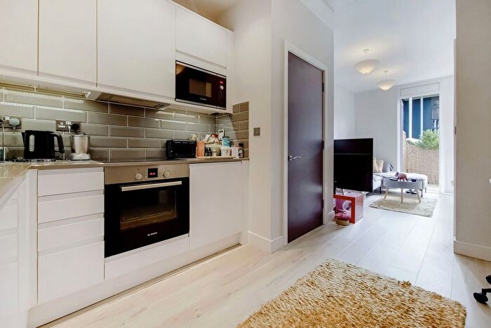 1 Bedroom Flat For Sale In Clivemont Road, Maidenhead, SL6