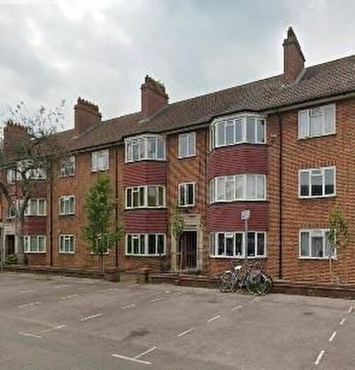 2 Bedroom Flat To Rent In Park Road, Kingston Upon Thames, KT2